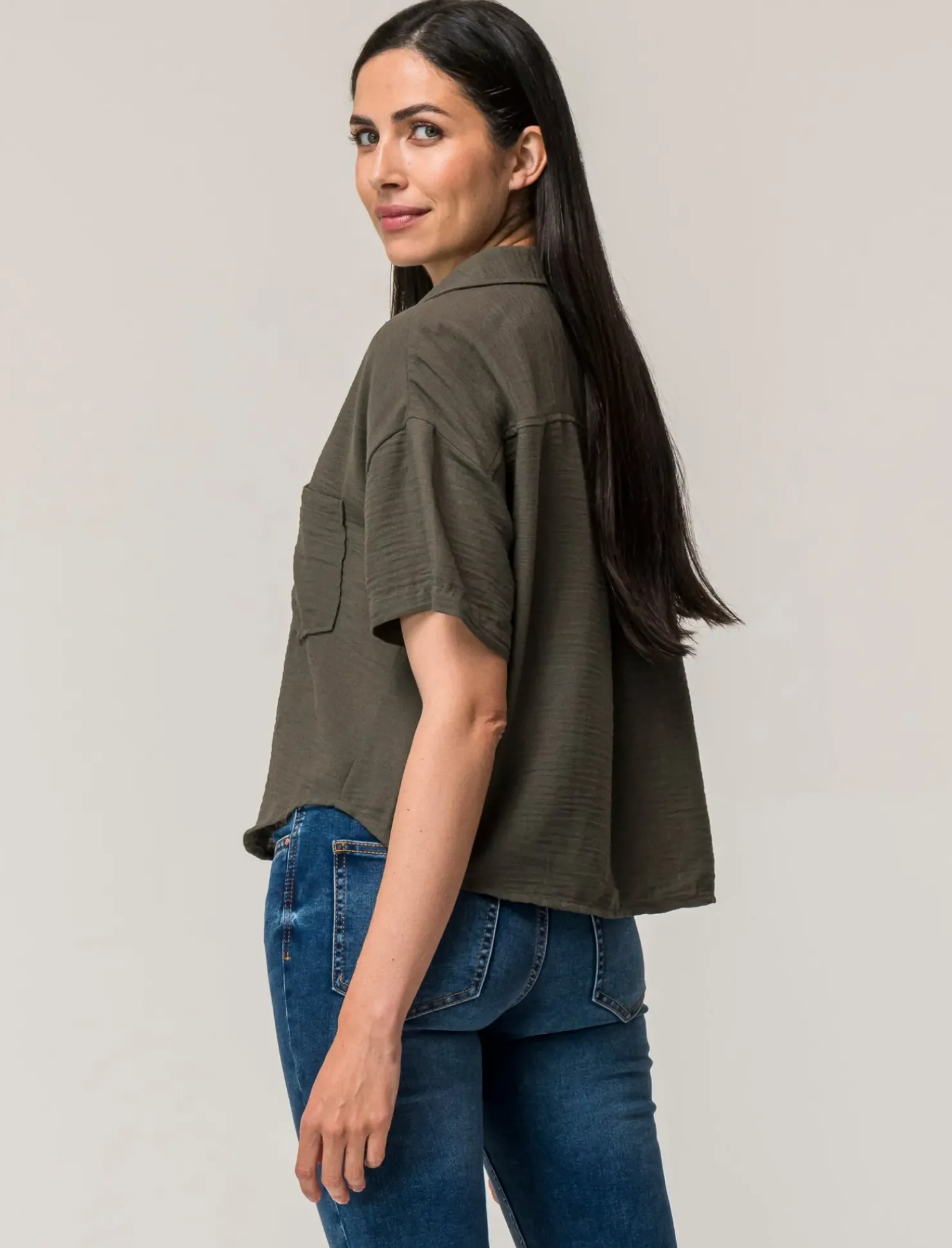 Piazza Italia Camicia mezza manica scollo a V e tasche applicate - Ve.milit. Verde Shop