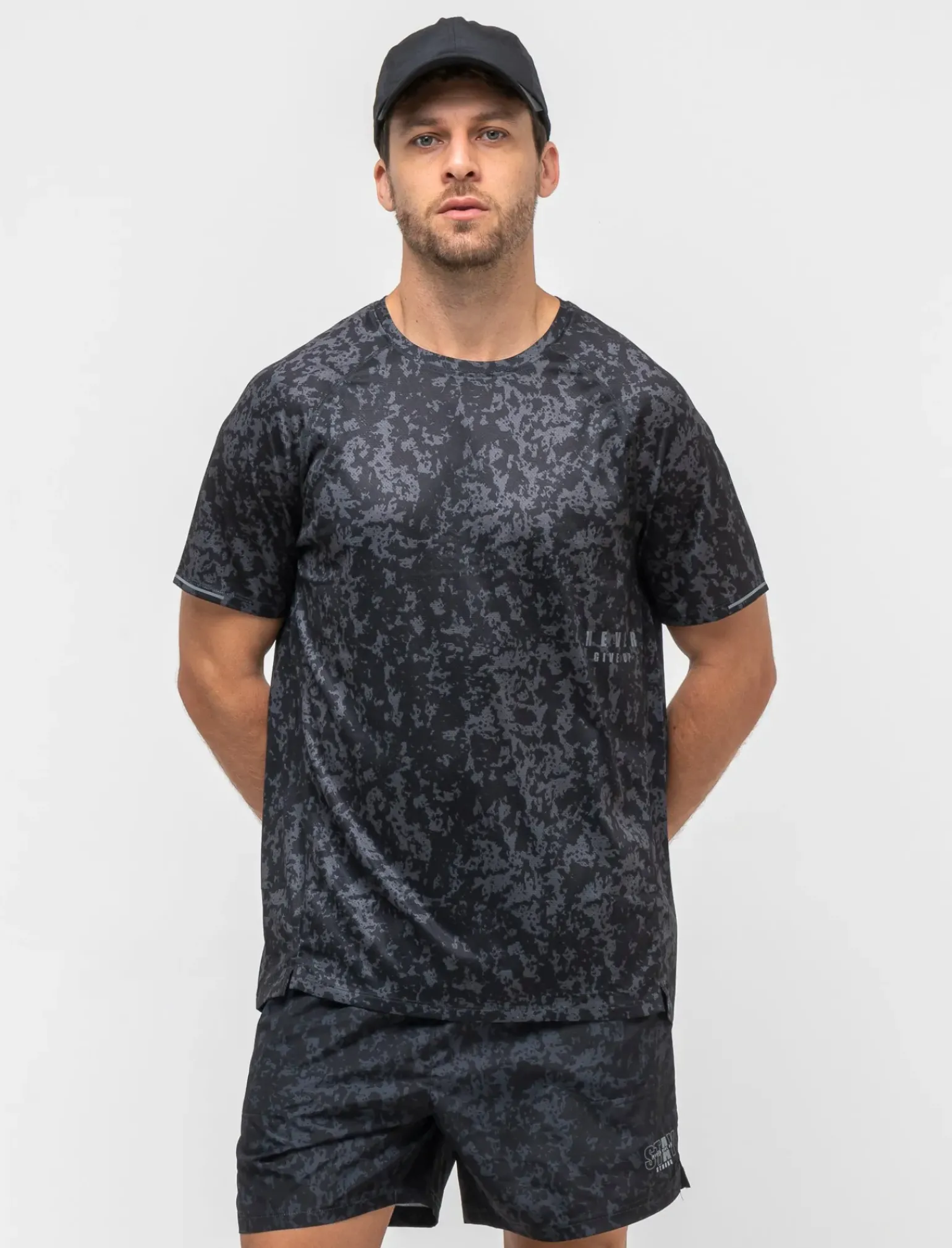 Uomo Piazza Italia Polo E T-Shirt<Maglietta in tessuto tecnico stampato all over - asfalto