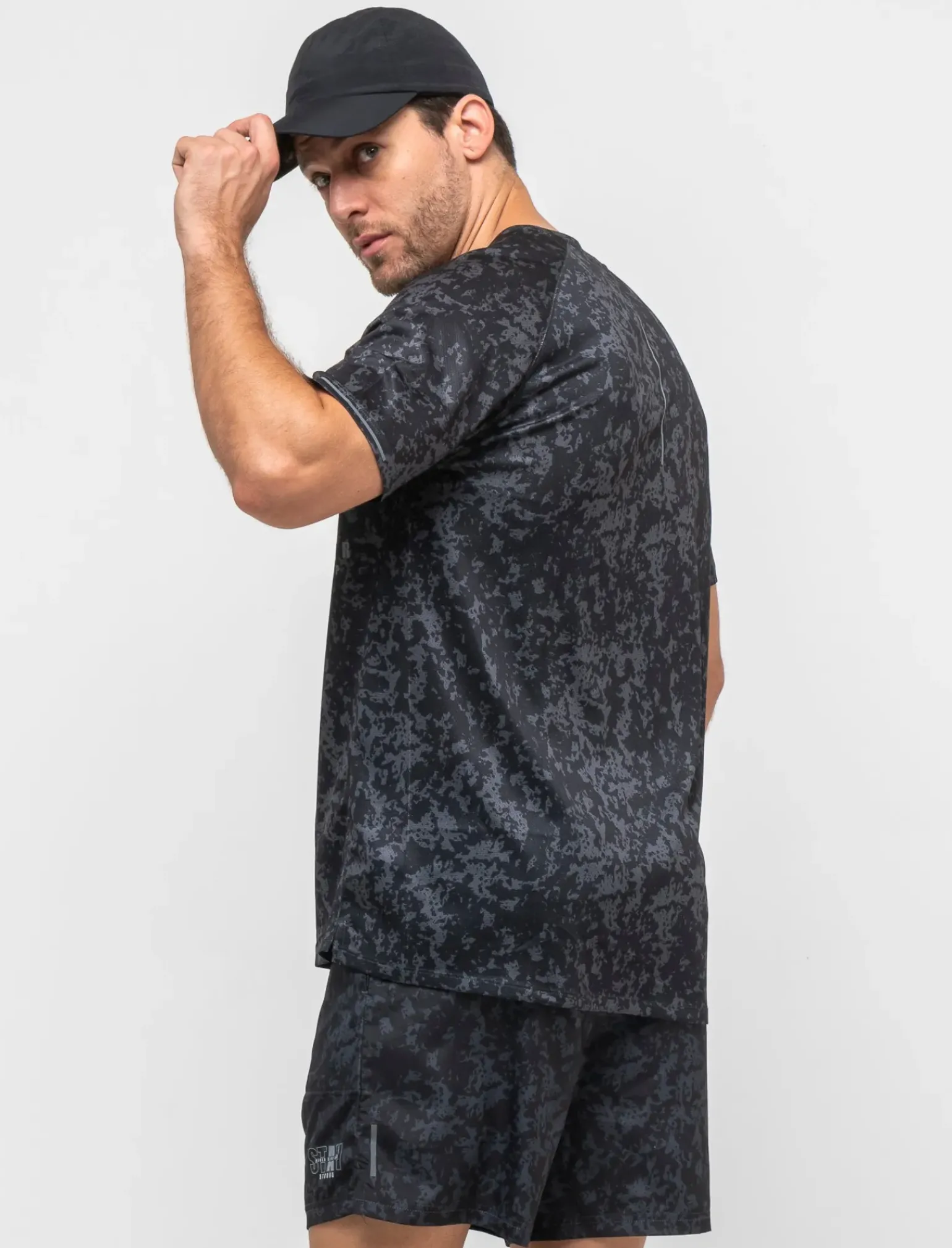 Uomo Piazza Italia Polo E T-Shirt<Maglietta in tessuto tecnico stampato all over - asfalto